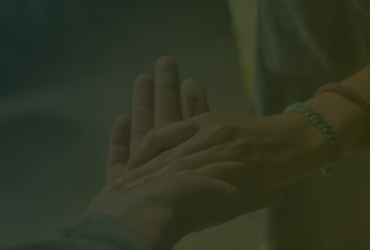 Єднаємо Україну: як благодійники та волонтери рятують українців у часи війни