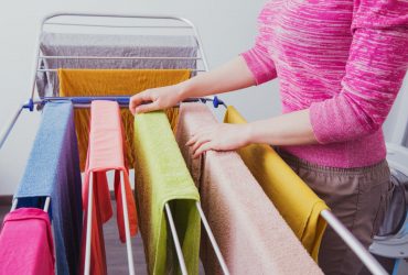 Как быстро высушить белье в квартире осенью и зимой: проверенные лайфхаки