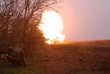 Российские десантники взрывали собственные танки, убегая из Херсона (видео)