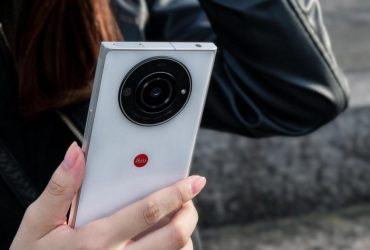 Leica показала камерофон-цеглину з незвичайним дизайном камери (фото)
