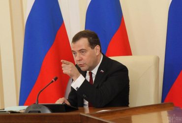 Ображений Медведєв знову пригрозив Україні застосувати весь арсенал зброї