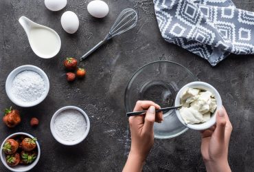 Идеальный крем сметанный: почему получается жидким, как загустить + проверенный рецепт