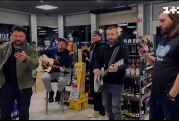 Kozak System прямо на АЗС презентовали песню о Херсоне