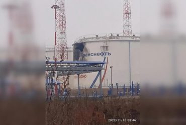 В Орловской области РФ загорелась нефтебаза: власти говорят об атаке БПЛА