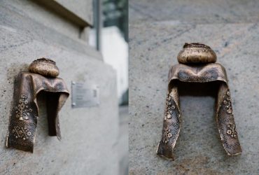 В Киеве появилась мини-скульптурка Паляница: где ее искать (фото, видео)