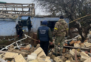 Весной оккупанты расстреляли людей в доме на Херсонщине, а потом взорвали его (фото)