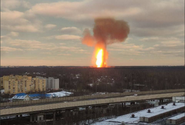 Под Санкт-Петербургом прогремел мощный взрыв: очевидцы сообщают об огромном пожаре (фото, видео)