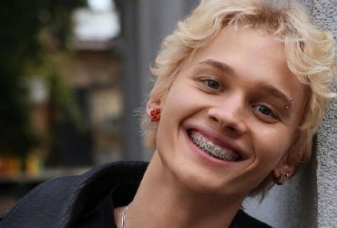 Блогер Даня Мілохін довів росіян до сказу синьо-жовтим манікюром (фото)