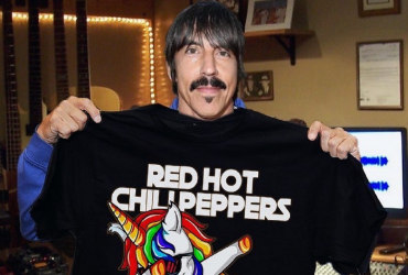 60-річного соліста Red Hot Chili Peppers спіймали з 25-річною українкою