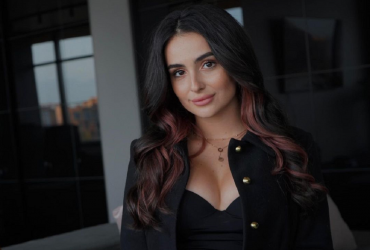 Аня Тринчер похвасталась идеальной фигурой в соблазнительном белье