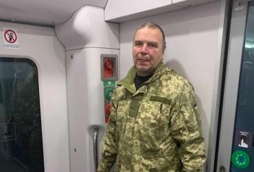 Військовий, якого через поганий запах вигнали в тамбур потяга, повернувся на фронт