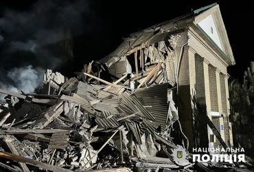 Поліція показала наслідки ракетного удару росіян по пологовому будинку на Запоріжжі (фото)