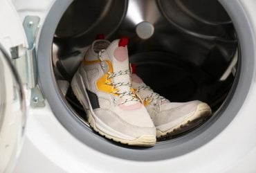 Эффективно и качественно: как постирать обувь в стиралке и не испортить ее