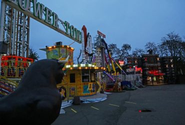 В Одесі, незважаючи на режим суворої економії світла, продовжує працювати лунапарк (фото)