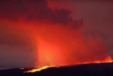 На Гавайях начал извергаться крупнейший в мире действующий вулкан (видео)