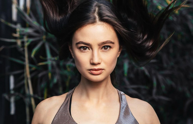 Голлівудська актриса Марина Мазепа в сльозах показала світу, що переживають українці (відео)