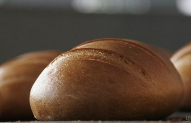 "Вы неправильно храните хлеб": легендарный британский шеф-повар назвал грубую ошибку