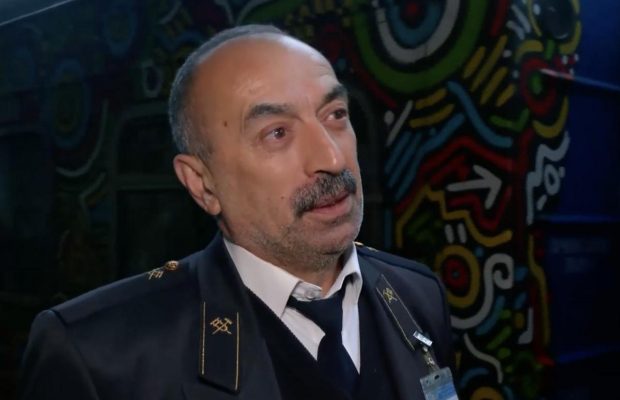 "До перемоги": у Київ прибув забитий пасажирами потяг з Херсона (відео)