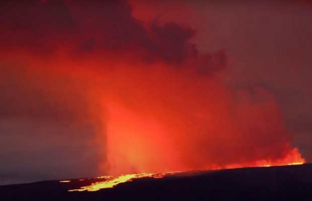На Гаваях почав вивергатися найбільший у світі активний вулкан (відео )