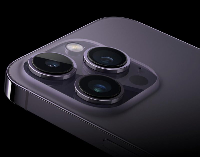 Камеры iPhone становятся толще каждый год / фото Apple Камеры iPhone становятся толще каждый год / фото Apple