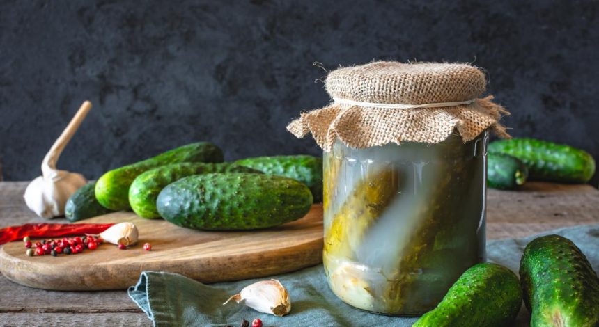 Хрустящие соленые огурчики: эти рецепты у вас будут выпытывать все гости