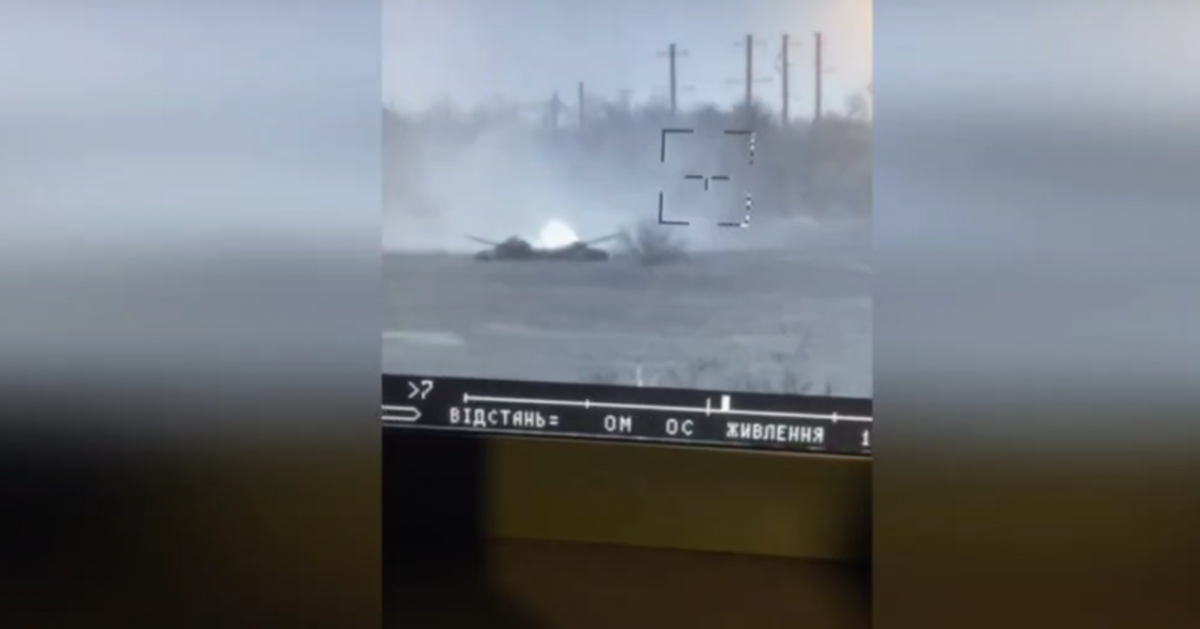 Десантники заманили в ловушку и ракетой ударили по танку с россиянами / скриншот