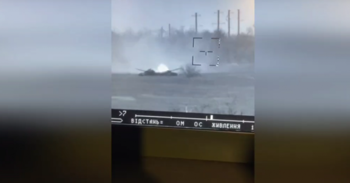 Десантники заманили в пастку і ракетою вдарили по танку з росіянами / скріншот Десантники заманили в пастку і ракетою вдарили по танку з росіянами / скріншот