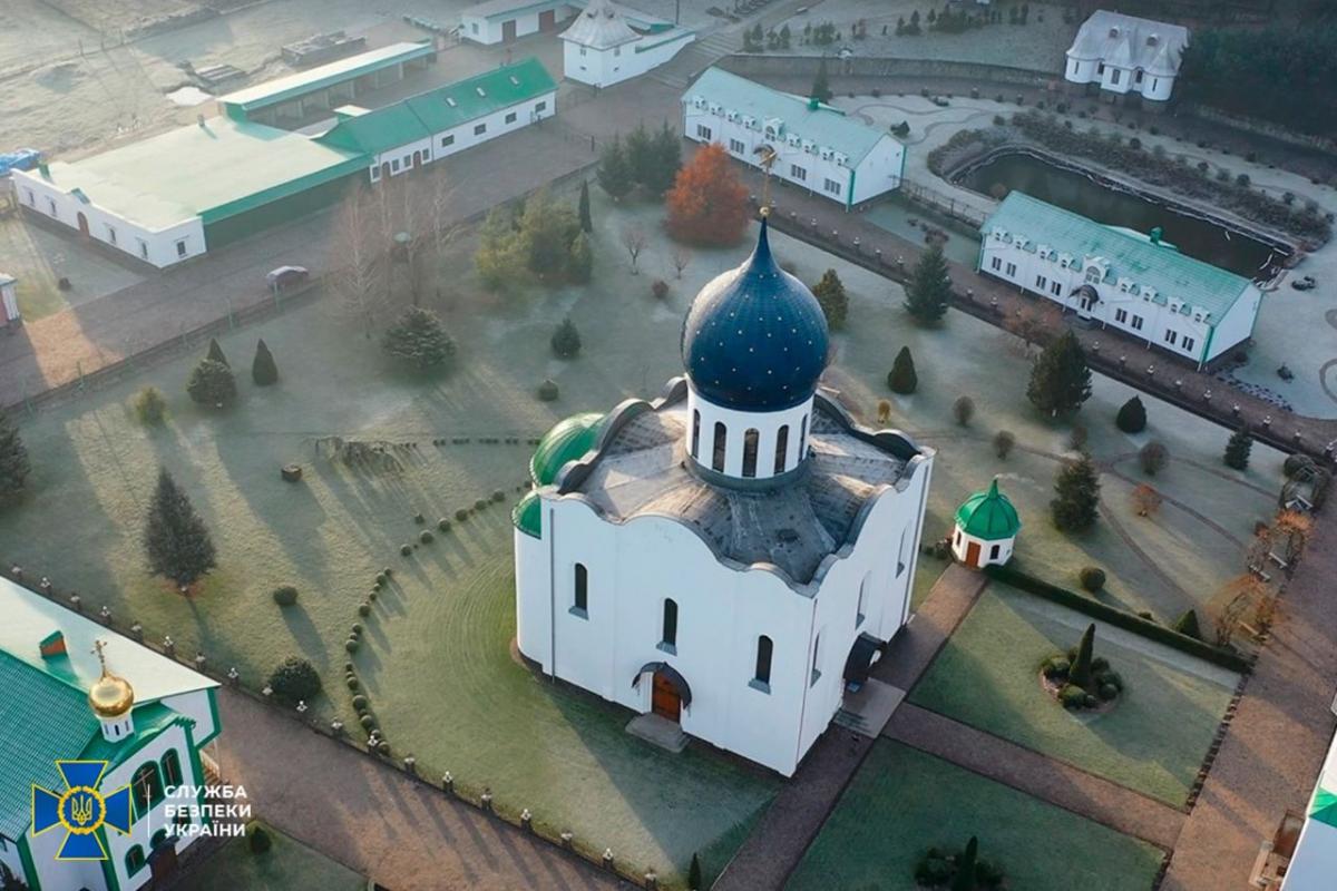 Співробітники СБУ знайшли велику кількість агітаційно-пропагандистських матеріалів / фото СБУ Співробітники СБУ знайшли велику кількість агітаційно-пропагандистських матеріалів / фото СБУ