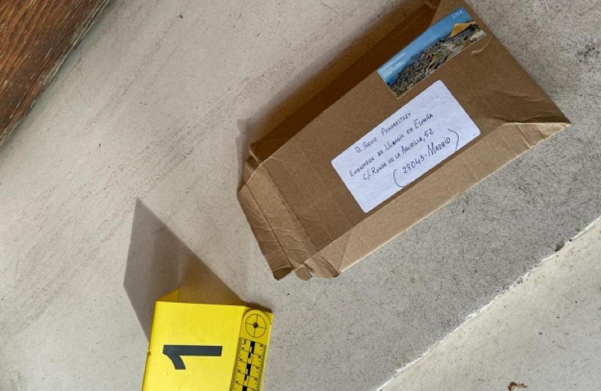 Підозріла посилка з бомбою / Фото посольства 