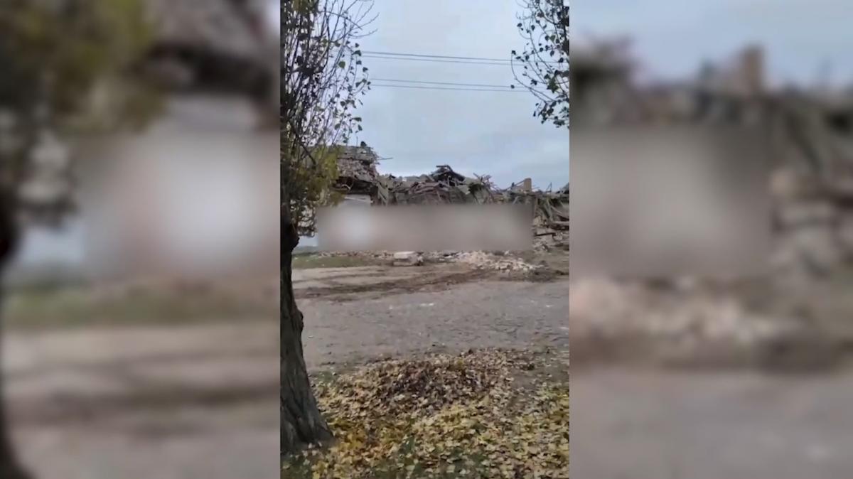 Базу для "мобіків" росіяни облаштували у місцевому клубі / скріншот відео "Ріа Мелітополь" Базу для "мобіків" росіяни облаштували у місцевому клубі / скріншот відео "Ріа Мелітополь"