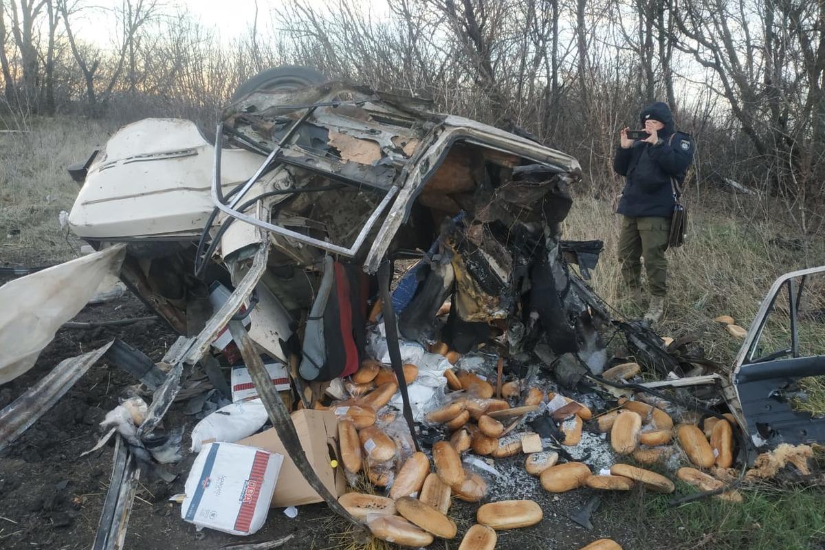 Унаслідок підриву машини в Харківській області загинули чоловіки / фото facebook.com/police.kharkov Унаслідок підриву машини в Харківській області загинули чоловіки / фото facebook.com/police.kharkov