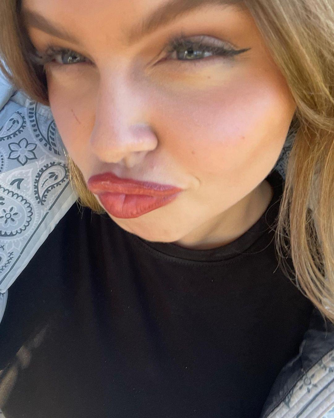 Злата Митчелл эпатирует публику / instagram.com/zlata_mitchell Злата Митчелл эпатирует публику / instagram.com/zlata_mitchell