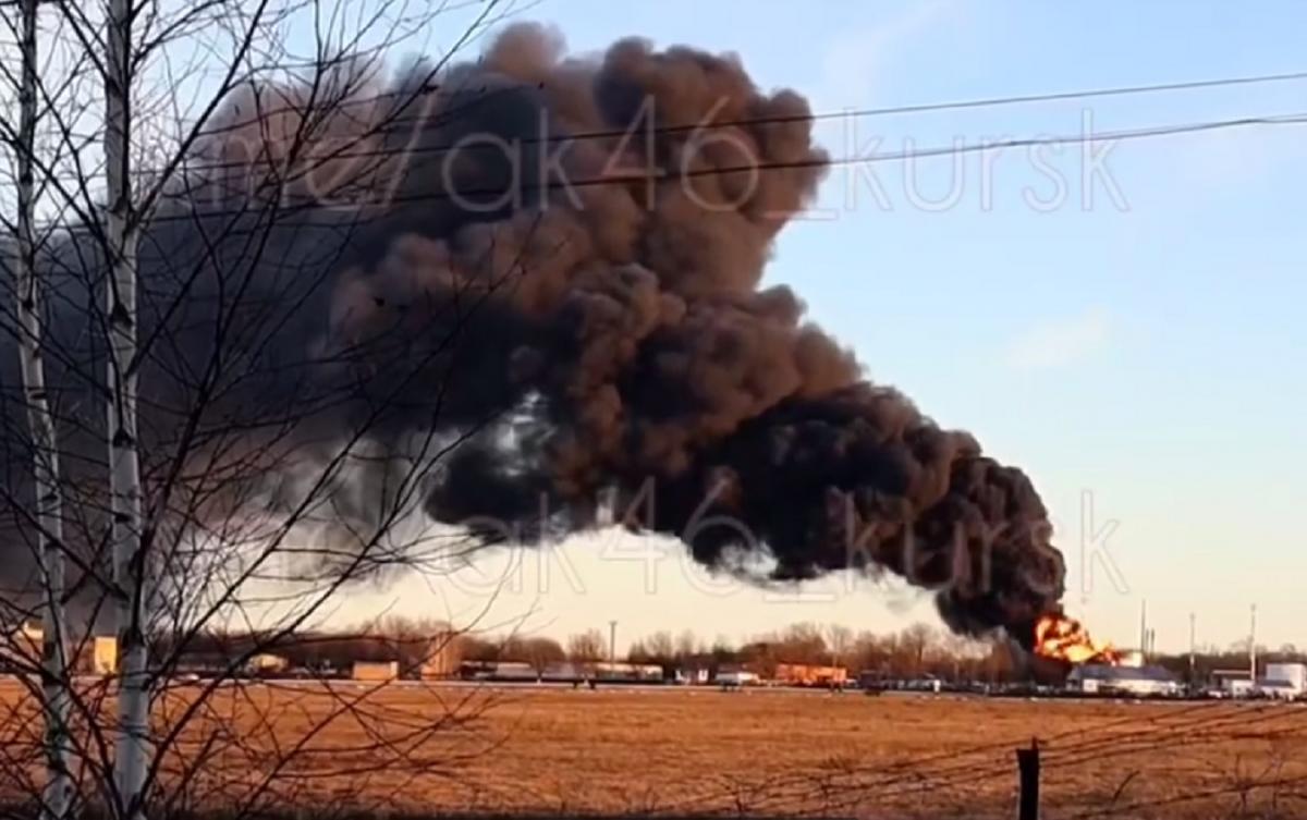 Вогонь з аеродрому можна побачити з кількох прилеглих районів / Скріншот Вогонь з аеродрому можна побачити з кількох прилеглих районів / Скріншот