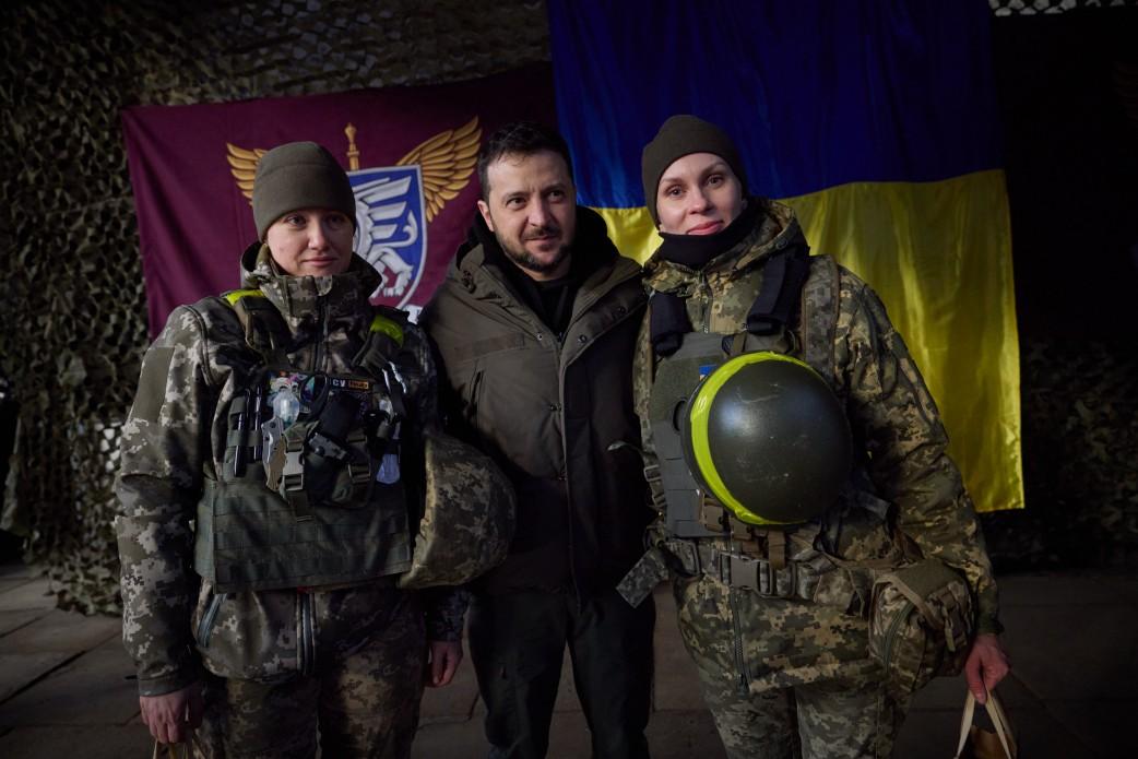 Володимир Зеленський відвідав Бахмут - найгарячішу точку / фото president.gov.ua Володимир Зеленський відвідав Бахмут - найгарячішу точку / фото president.gov.ua