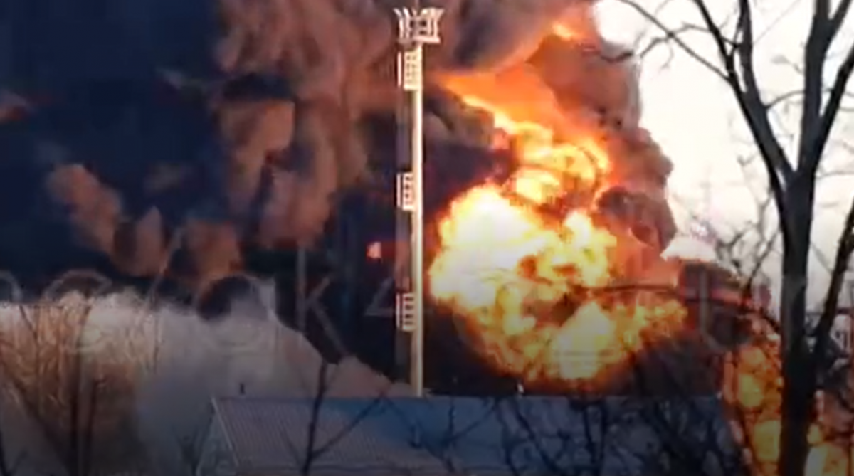 В ночь на 6 декабря неизвестный беспилотник атаковал аэродром в российском Курске / скриншот