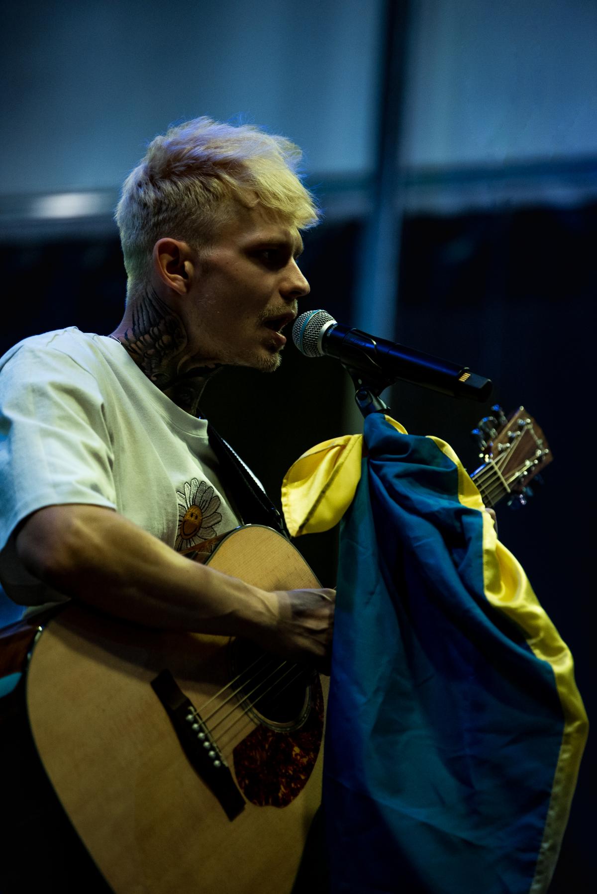 Фіналіст Нацвідбору Євробачення-2023 DEMCHUK: Всі бачать українців крізь призму війни, але ніхто не замислюється, як нам психологічно непросто жити далі Фіналіст Нацвідбору Євробачення-2023 DEMCHUK: Всі бачать українців крізь призму війни, але ніхто не замислюється, як нам психологічно непросто жити далі