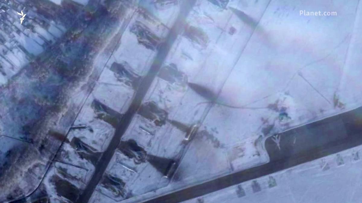 После взрывов с аэродрома "Дягилево" исчезло минимум 9 бомбардировщиков / фото рlanet.com