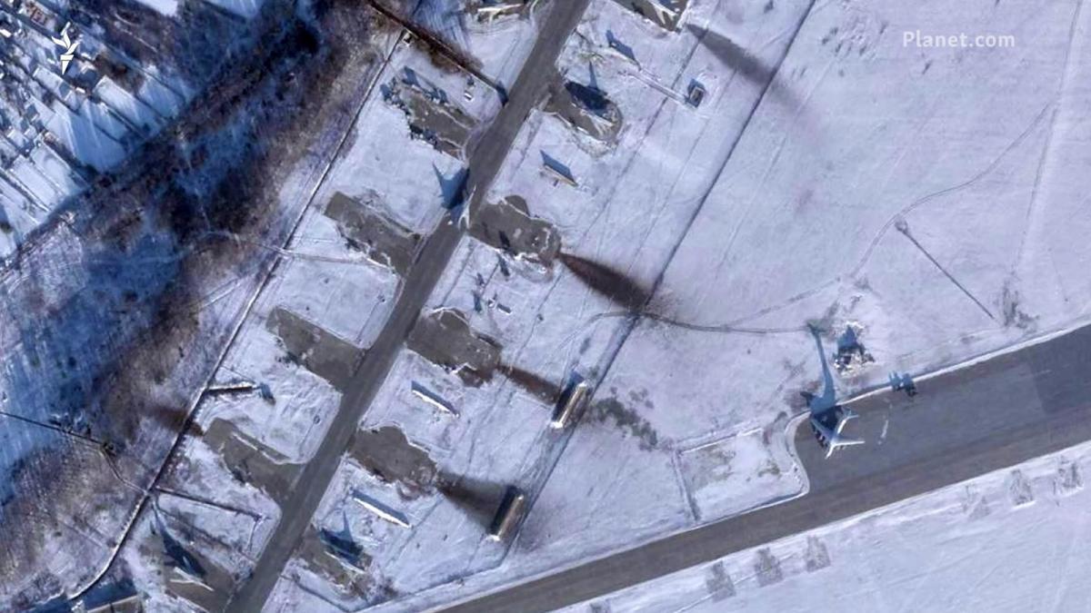 "Исчезновение" истребителей после взрыва на аэродроме "Дягилево" / фото Planet.com
