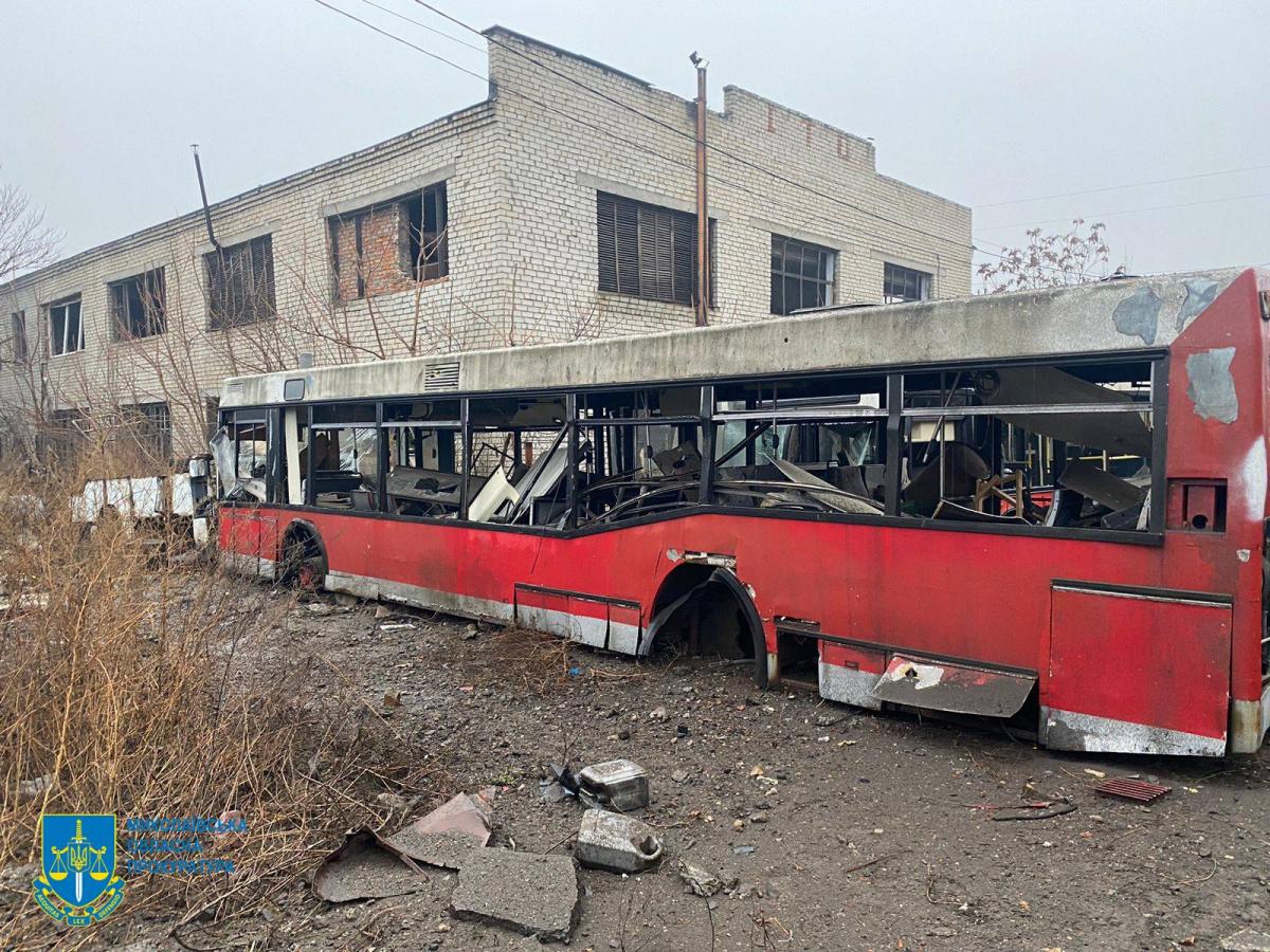 Окупанти завдали удару по автотранспортним підприємствам в Миколаєві / фото Миколаївська обласна прокуратура Окупанти завдали удару по автотранспортним підприємствам в Миколаєві / фото Миколаївська обласна прокуратура