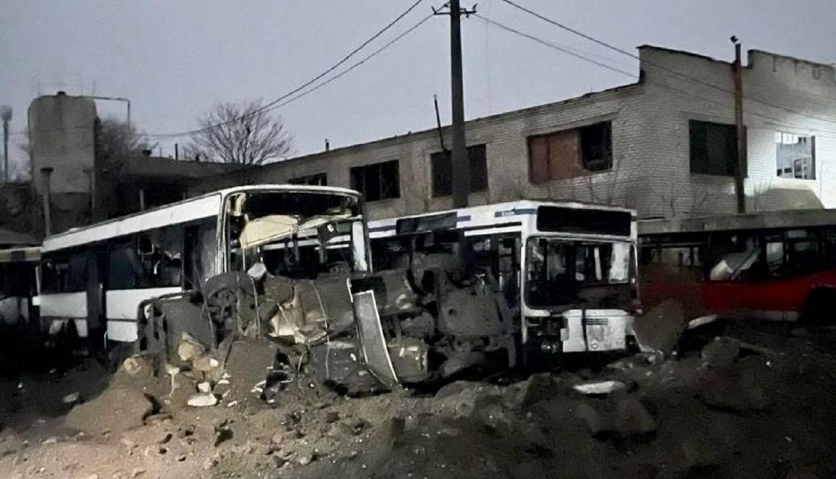 Уничтожены автобусы в результате российских ударов / t.me/senkevichonline