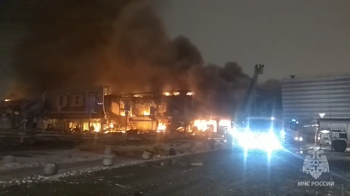 У РФ горить ТЦ / скрін відео У РФ горить ТЦ / скрін відео