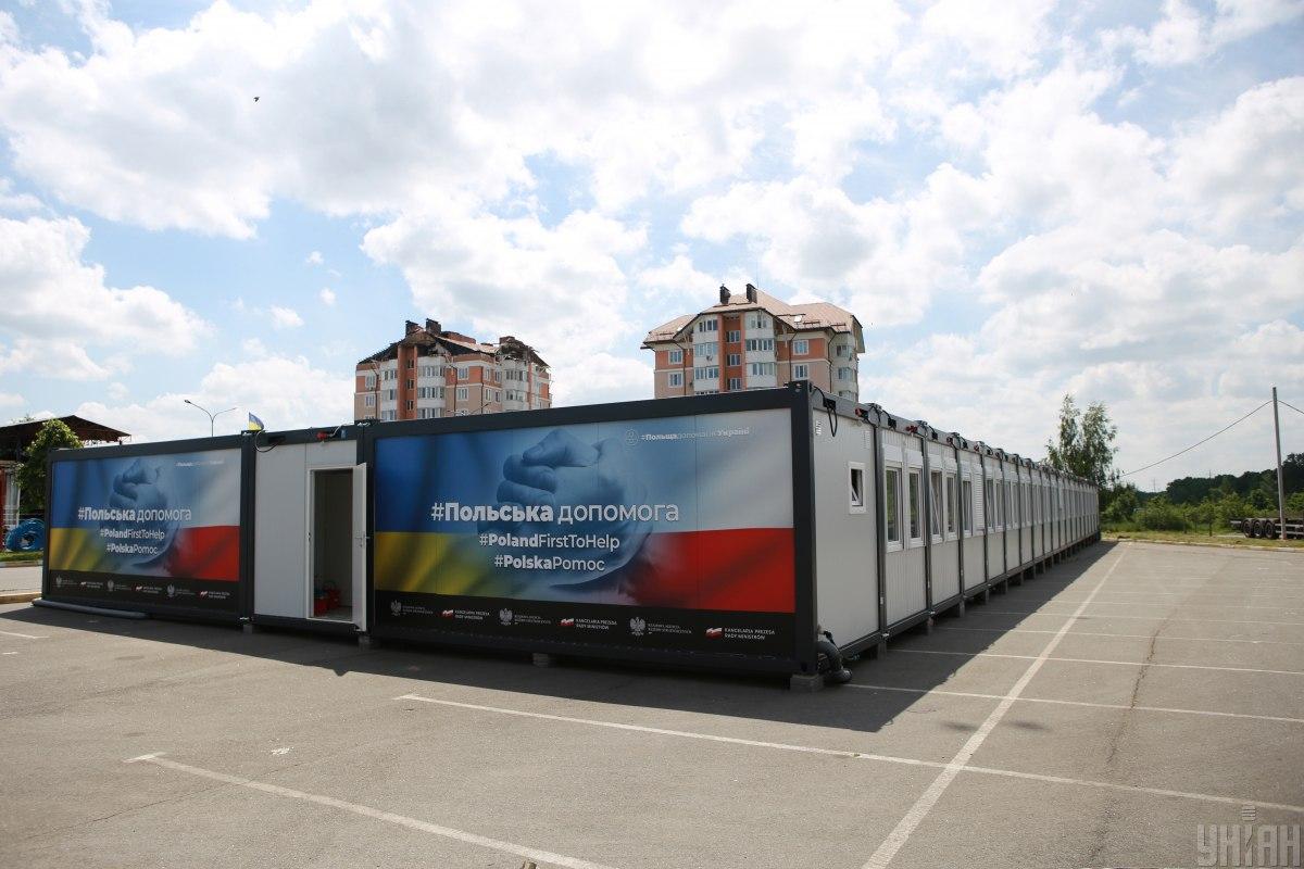 Во время строительства модульного городка в Гостомеле повредили водопровод / фото УНИАН, Владимир Иванов