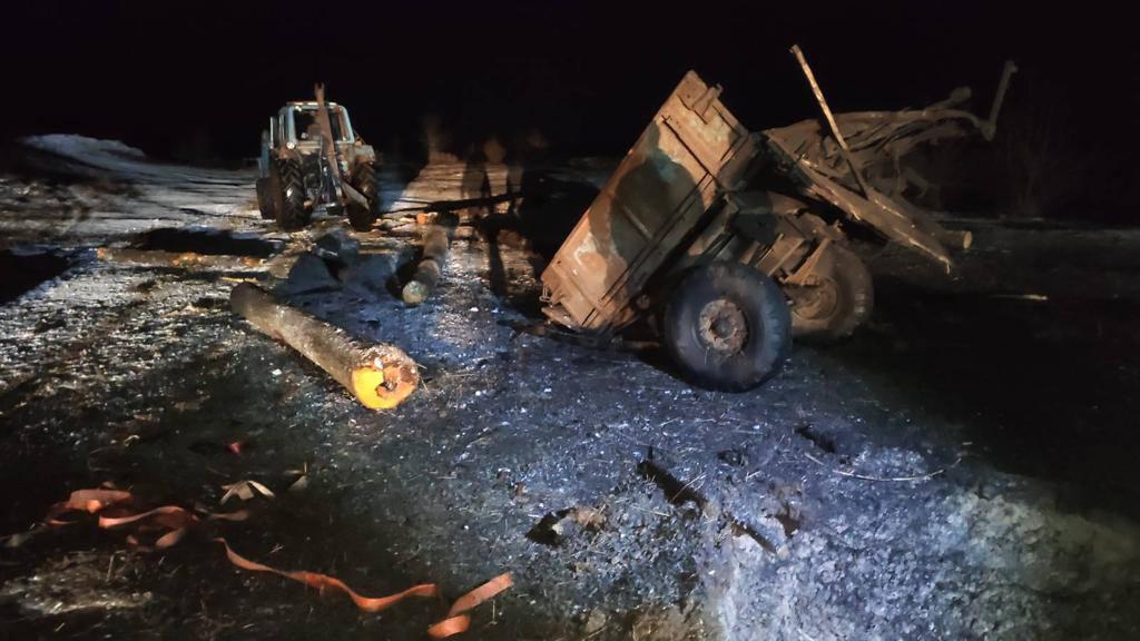 A tractor trailer blew up on a mine in the Rivne region / photo Vitaliy Koval