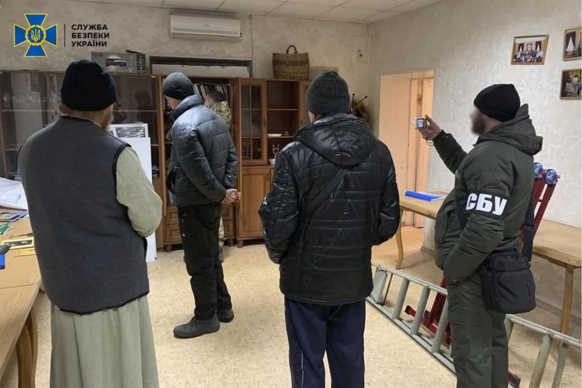 СБУ прийшла з обшуками в харківські храми УПЦ МП СБУ прийшла з обшуками в харківські храми УПЦ МП