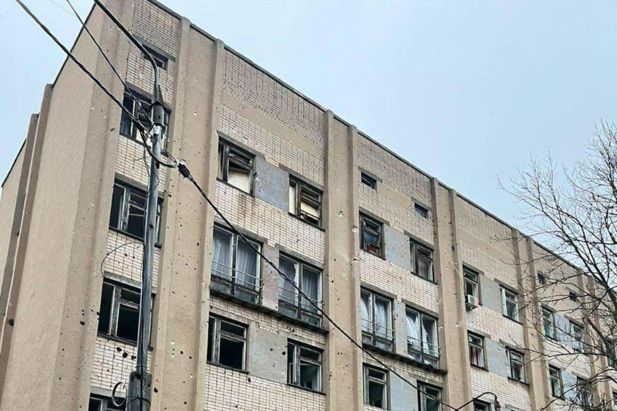 Враги повредили херсонское медучреждение / фото t.me/tymoshenko_kyrylo Враги повредили херсонское медучреждение / фото t.me/tymoshenko_kyrylo