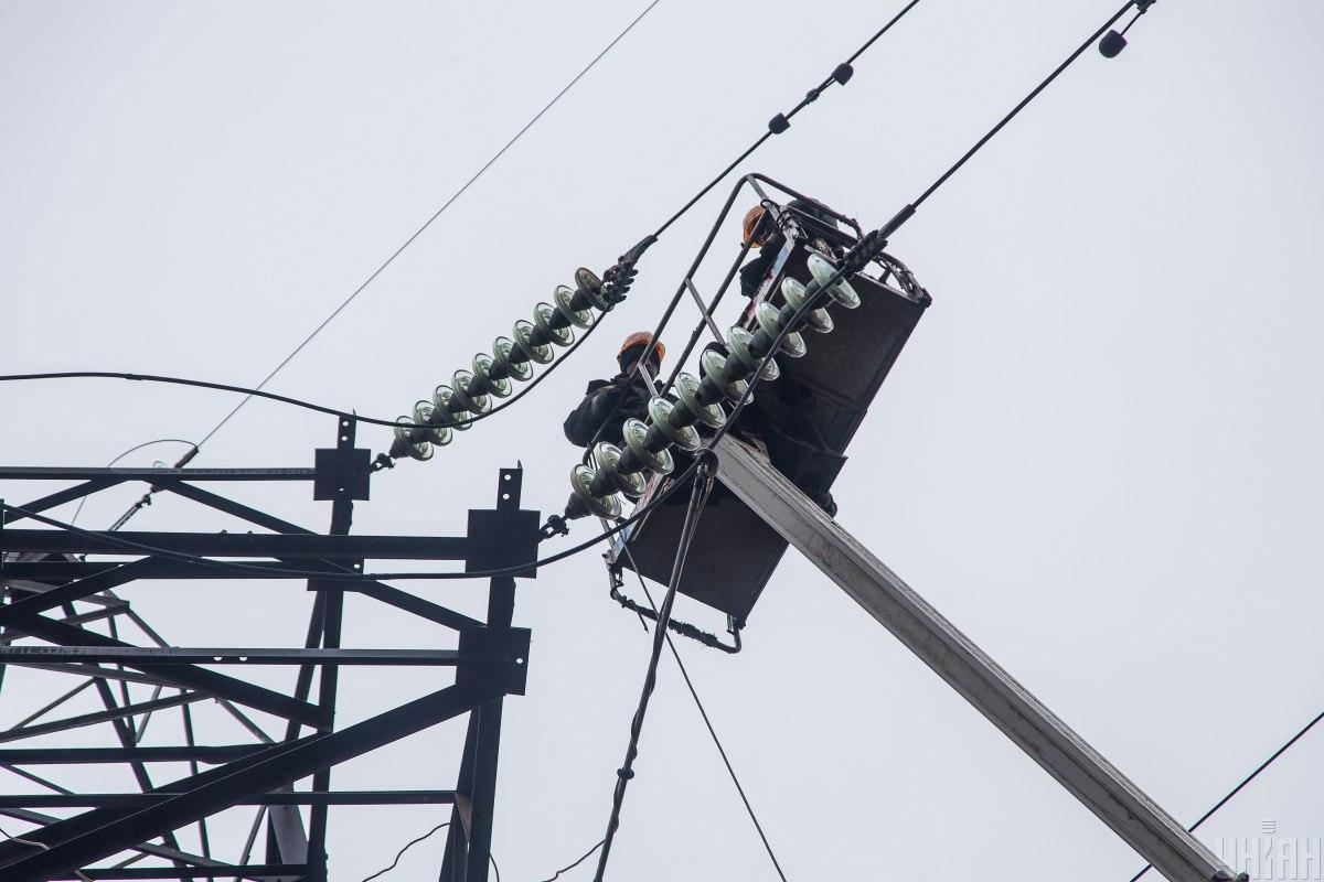 Відключення електрики паралізує роботу багатьох бізнесів / фото УНІАН, Олександр Гіманов
