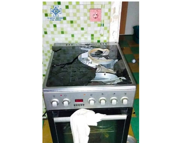 В столице в квартире прогремел взрыв / фото facebook.com/MNS.GOV.UA В столице в квартире прогремел взрыв / фото facebook.com/MNS.GOV.UA