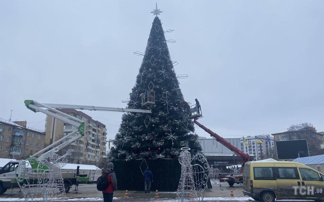 Новогодняя елка в Буче / фото ТСН Новогодняя елка в Буче / фото ТСН