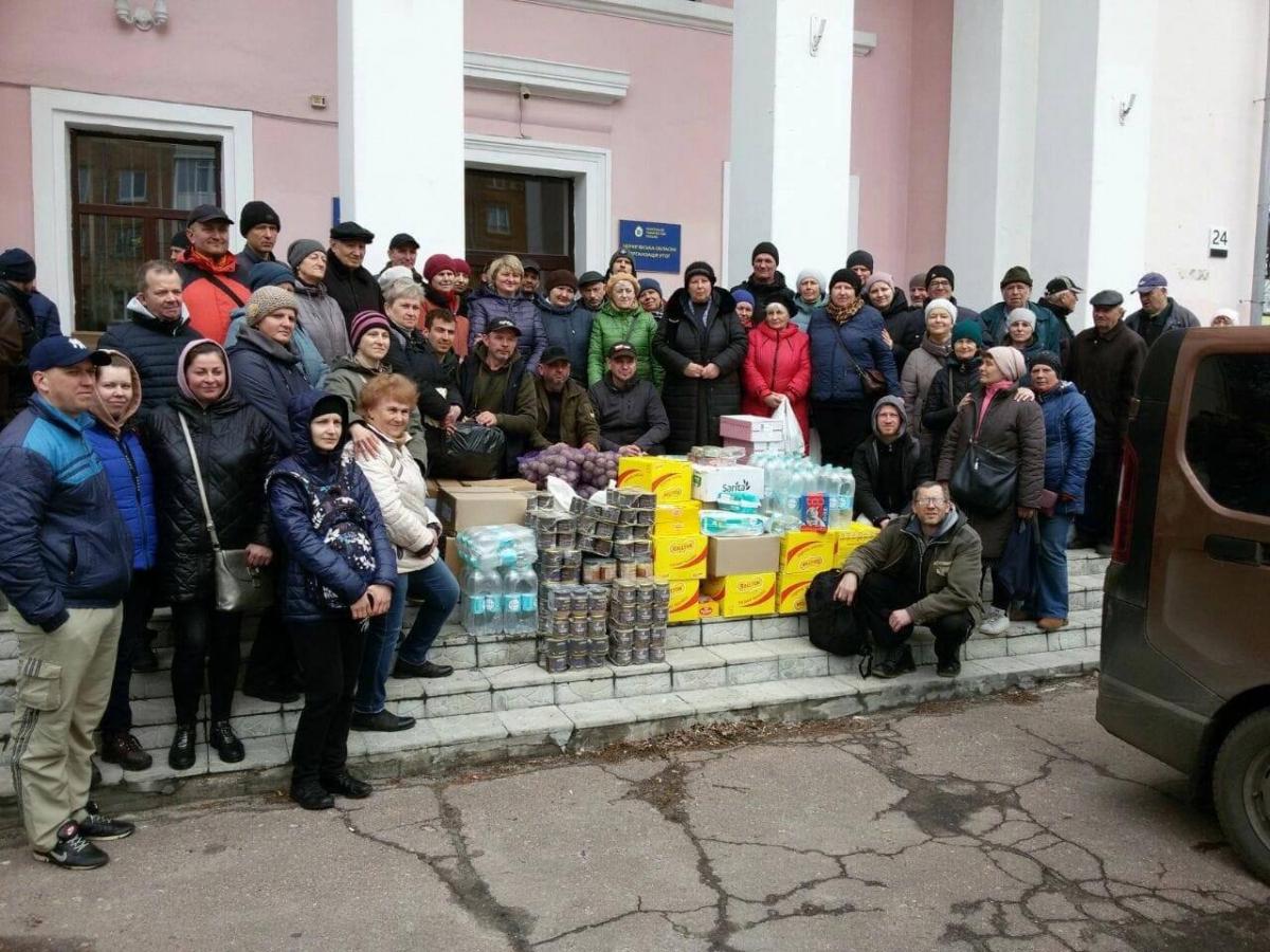 Гуманітарна допомога нечуючим і слабочуючим людям / фото з Facebook-сторінки Чернігів УТОГ