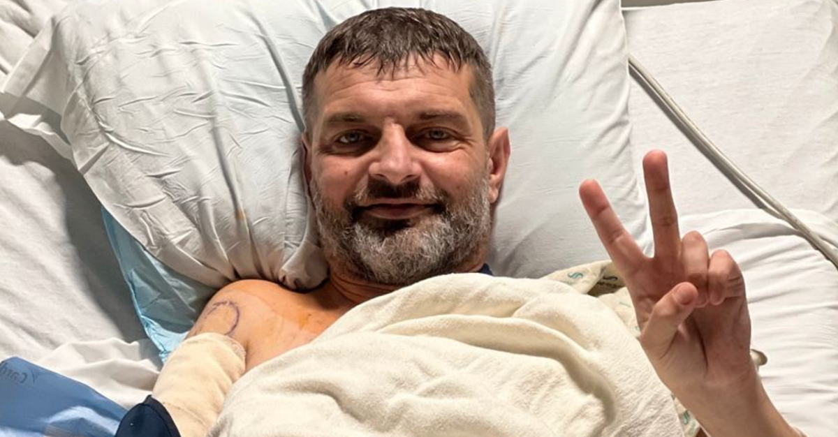Захиснику "Азовсталі" Діанову зробили операцію на руці в США / фото www.instagram.com/fcshakhtar Захиснику "Азовсталі" Діанову зробили операцію на руці в США / фото www.instagram.com/fcshakhtar